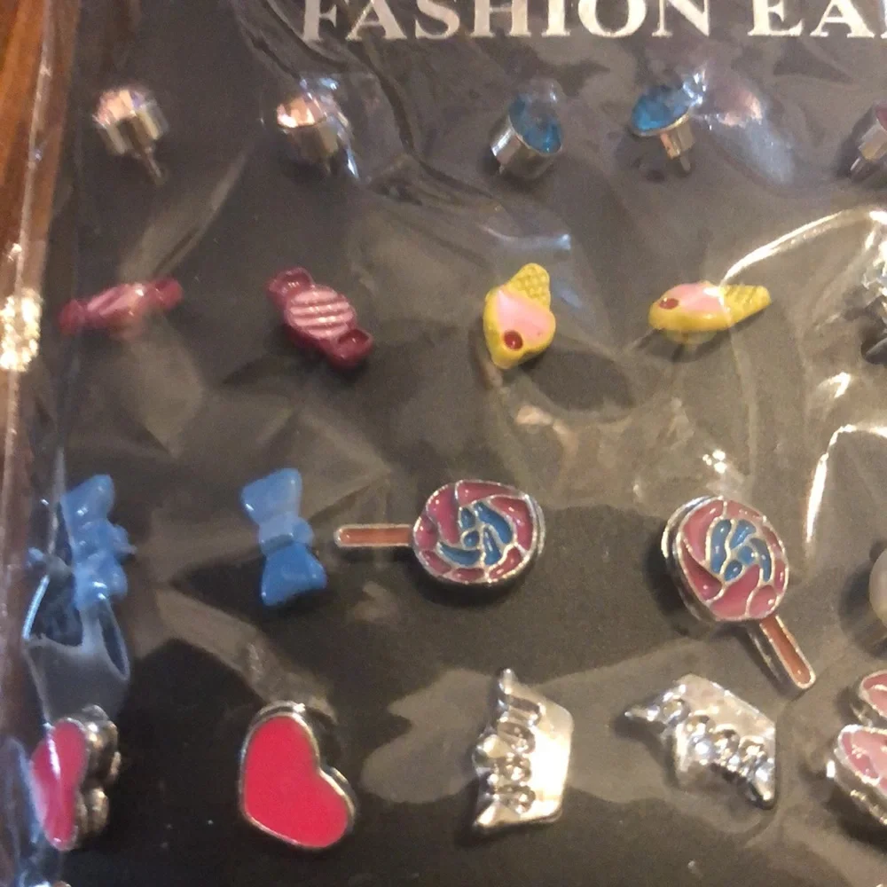 Cute! 20 Sets of Earrings
